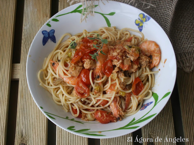 Spaghetti con salsa de atún 