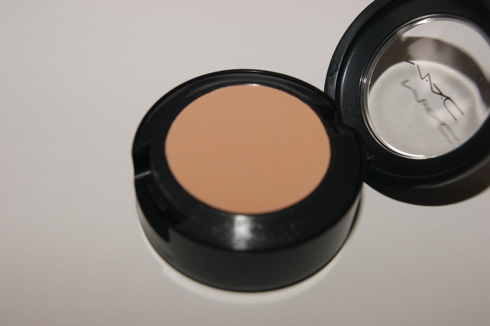 MAC Studio Finish Concealer - Review | The Sunday Girl