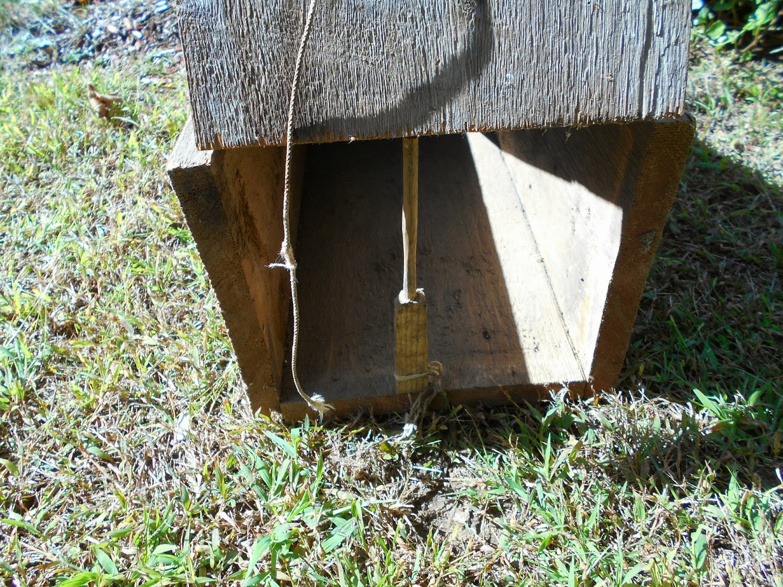 Log Cabin Antiques & Gifts: Large primitive trap
