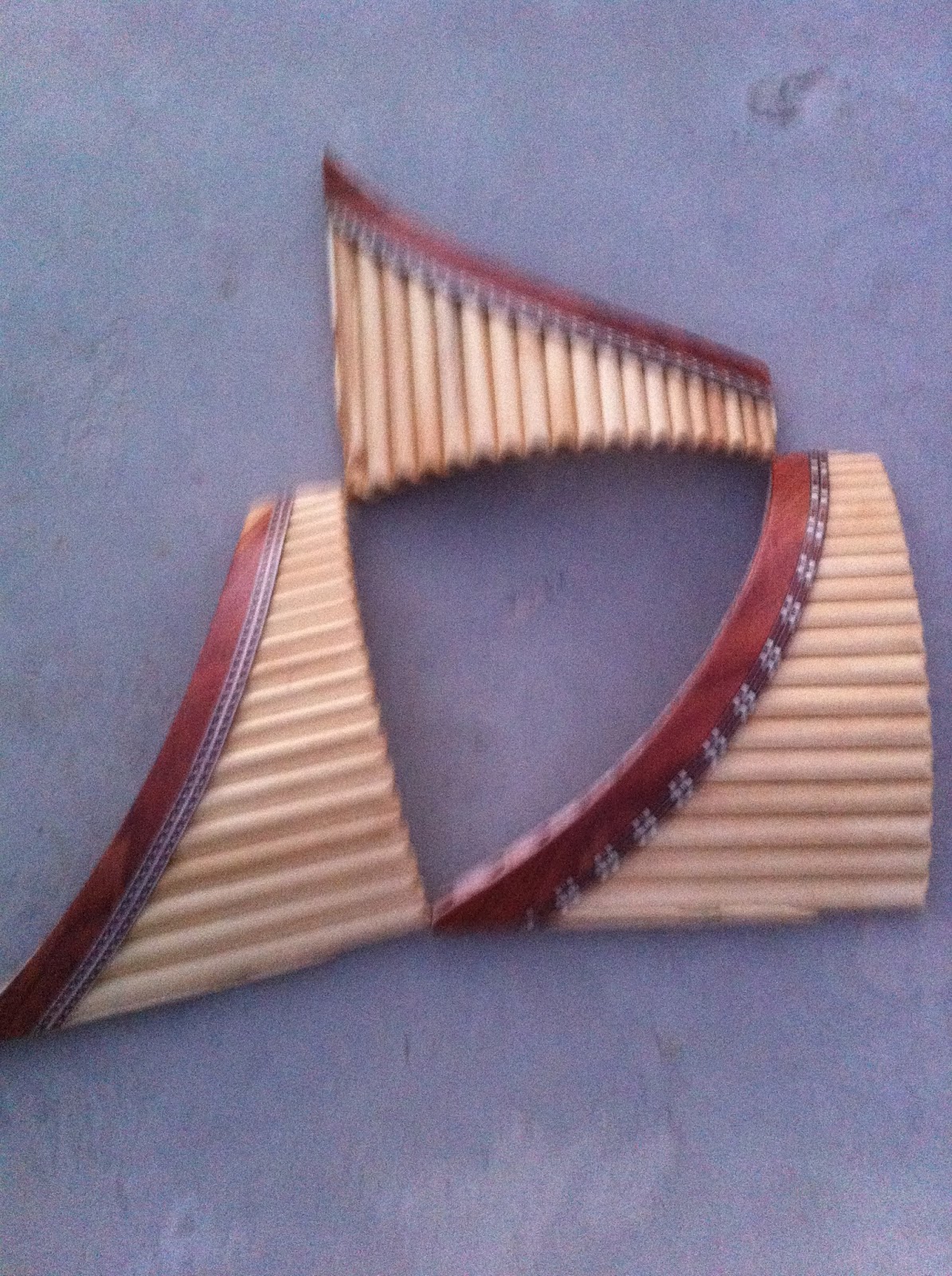 OCARINISTA FABRICANDO FLAUTAS DE PAN Ocarina Jm