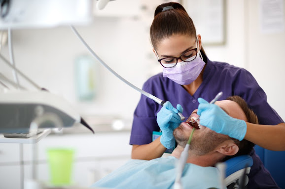 Bad breath because of tooth decay - How to recognize and overcome Treatment of tooth decay