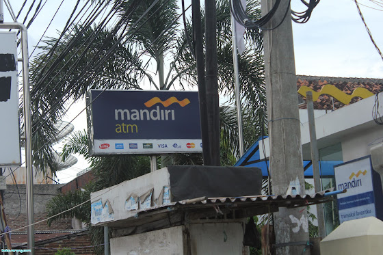 ATM Mandiri neonbox ATM Mandiri neonbox