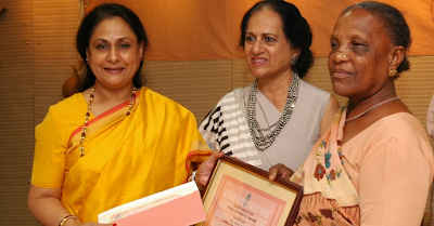 Hirabai Ben Lobi receiving 14th IMC Ladies Wing Jankidevi Bajaj Puraskar- 2006 from Jaya Bachchan and Munira Chudasama President IMC Ladies Wing.