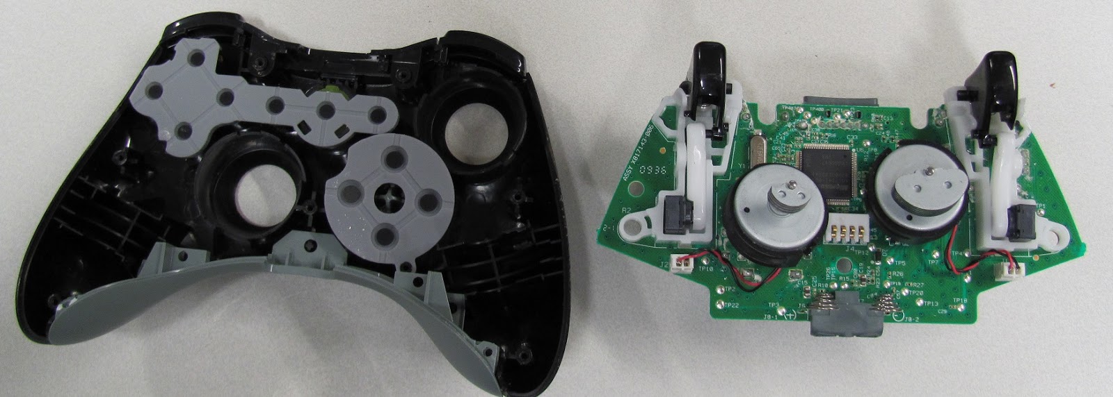 Cleaning Xbox 360 wireless controller with corroded battery holder
