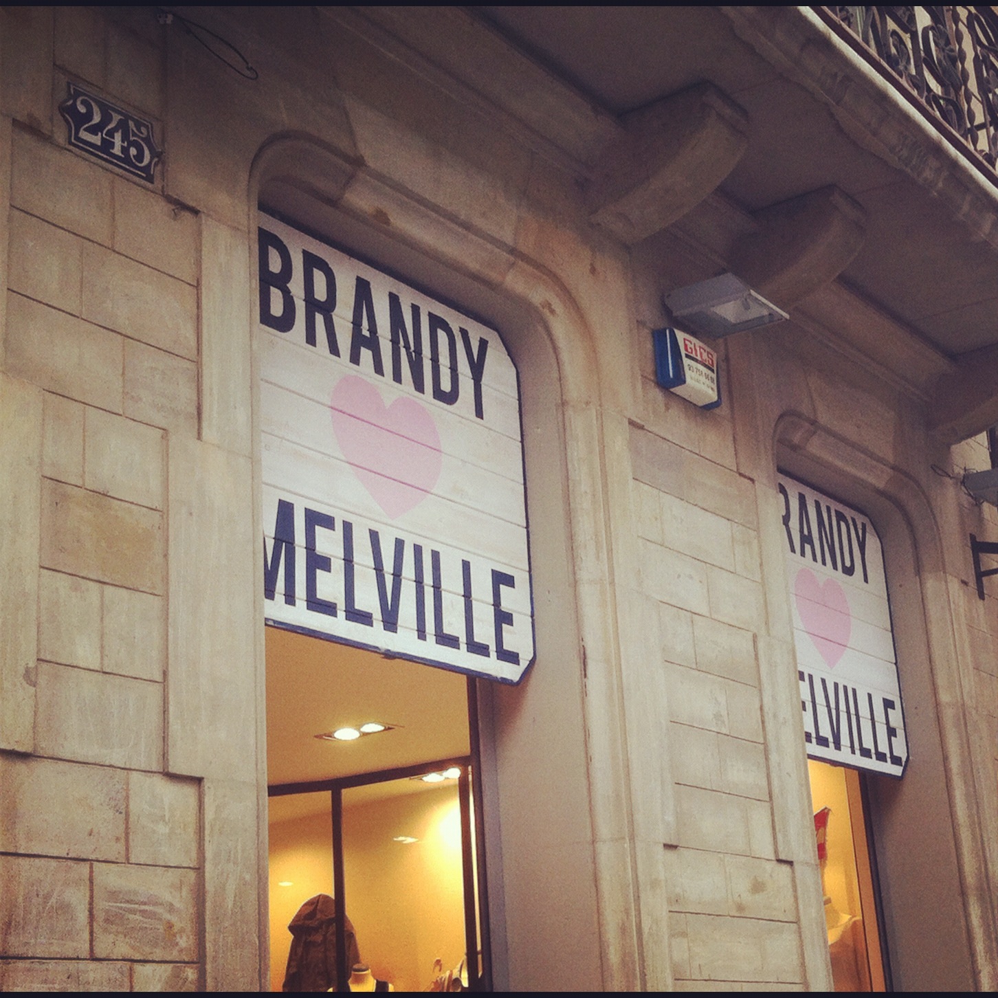 NEW! LOVELY BRANDY MELVILLE