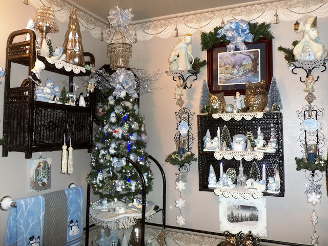 A Winter Wonerland in the Powder Room, Christmas Home Tour, 2017