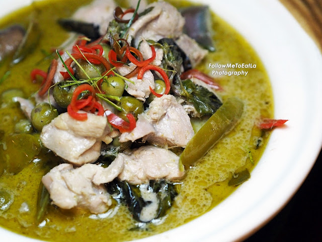 Gang Kiew Wan Gai ~ Thai green curry chicken