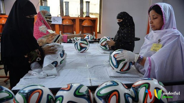50%of World Footballs are made in Pakistan - 12 Less Known and Amazing Facts about Pakistan | Wonderful Points