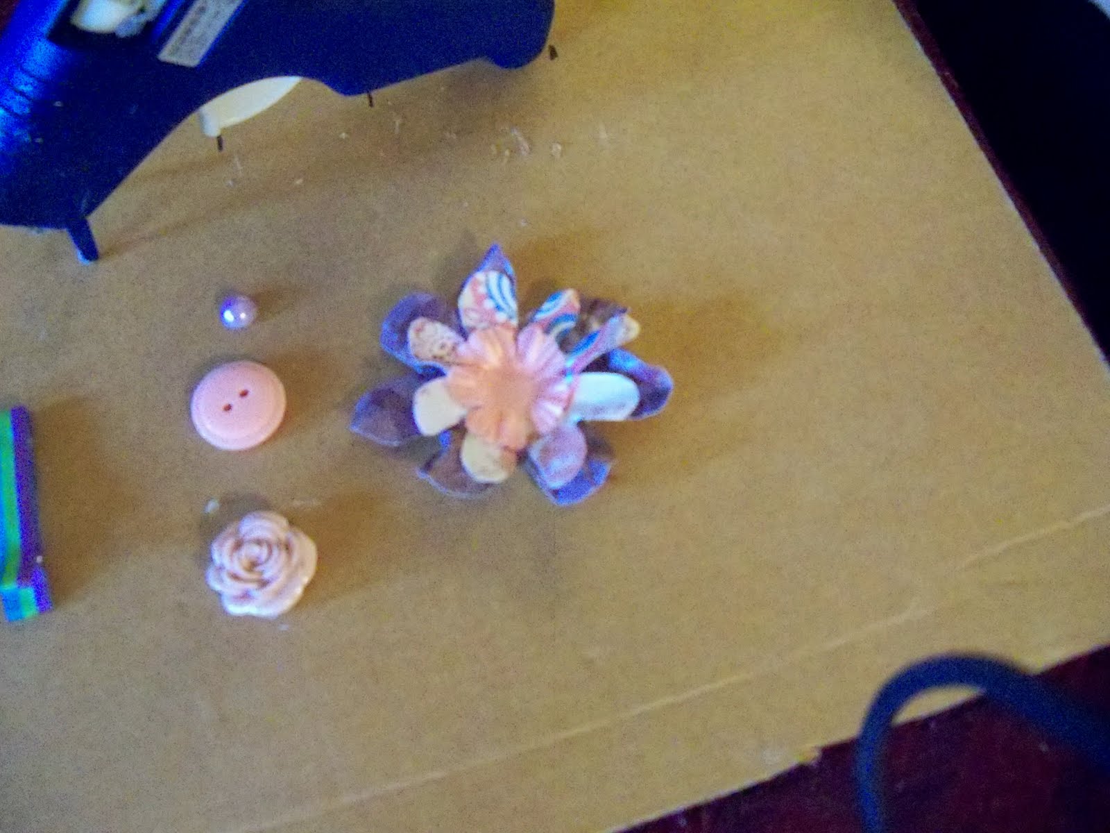 tootyfruitymonkeyluv First Tutorial! How to Create Paper Flower Hair