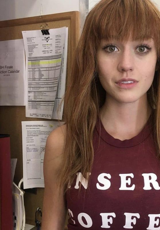 DC COMICS AND ARROWVERSE : Arrow Star Katherine McNamara – Social Media