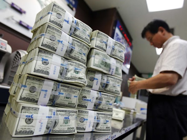 Retiro de depositos: la gente se llevó 3000 millones de dólares en ocho días Retiro de depositos: la gente se llevó 3000 millones de dólares en ocho días