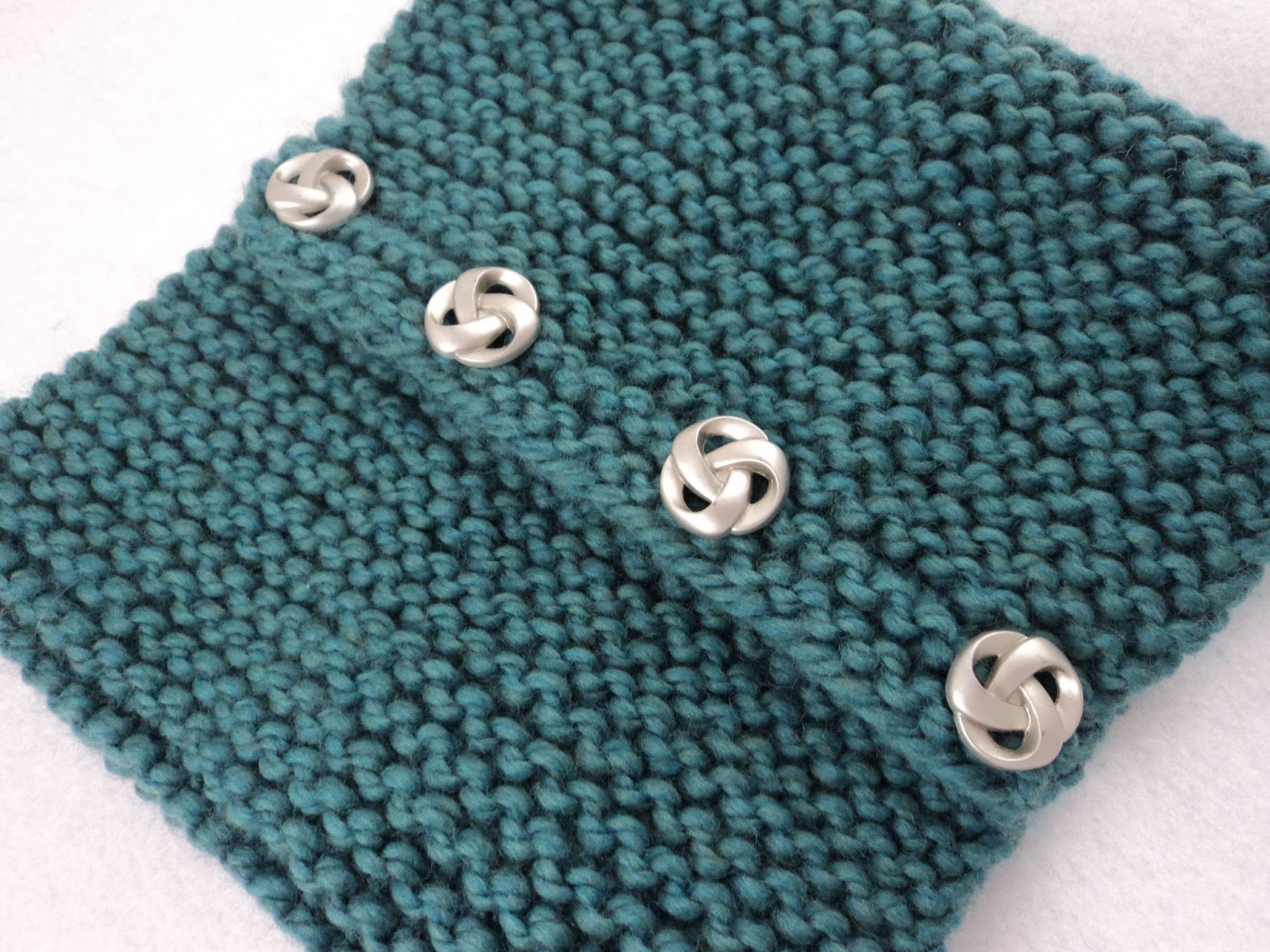 moniqueraedesigns: New* FREE Button Cowl Knit Pattern