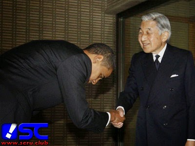 Obama membungkuk di jepang
