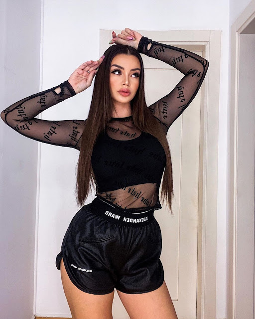 صور الراقصة جوهرة ، احدث صور جوهرة بشورت اسود قصير