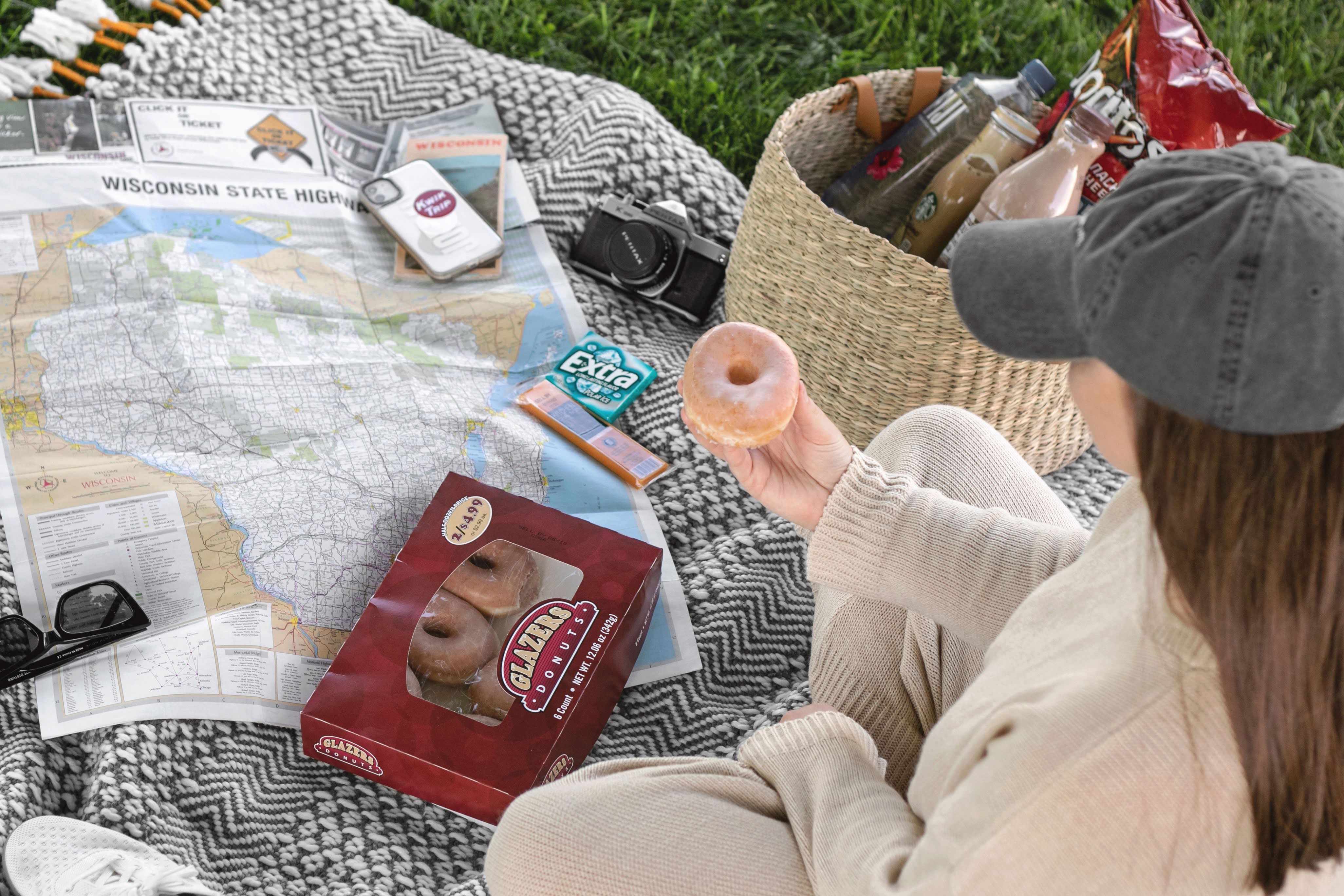 Road trip picnic, tips for the best summer roadtrip ever, Kwik Trip Wisconsin, Kwik Trip favorites, summer picnic diy Hittin' the Road This Summer with Kwik Trip