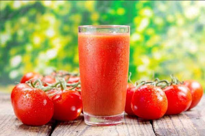 Jus tomat dapat menurunkan kadar serum dan jumlah kolesterol di dalam hati serta dapat menurunkan tekanan darah tanpa mengganggu denyut jantung