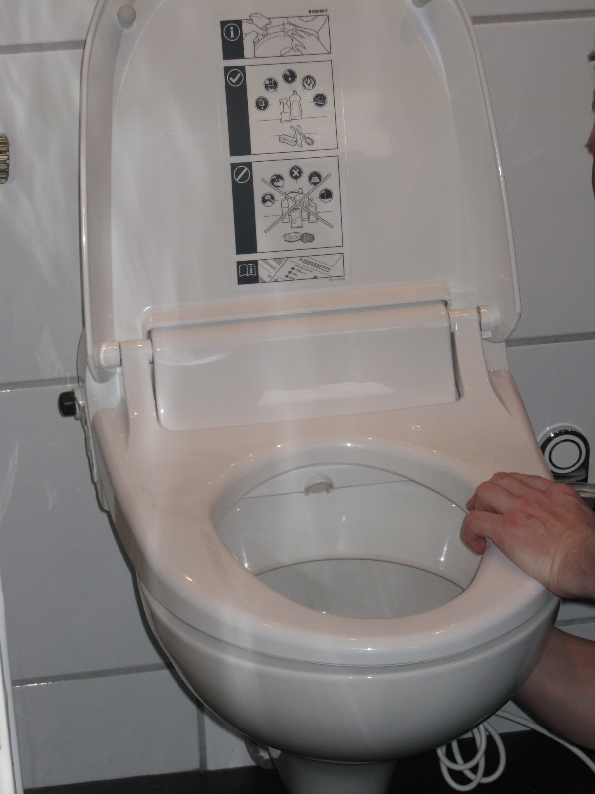 FRESHWORLD GEBERIT AquaClean 4000 Installation