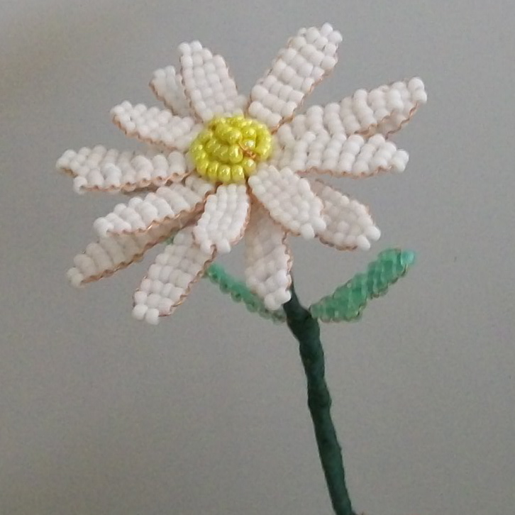 DIY / РОМАШКИ ИЗ БИСЕРА / Мастер-класс / Цветы из бисера / beaded flowers / Бисероплетение