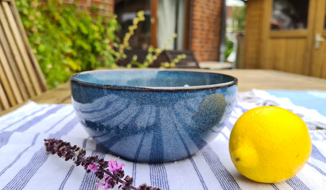 Rezept: Schwedische Sommersuppe mit Lachs. Auch in der sommerlichen, schwedischen Suppe ist Lachs ein Genuss; ich verrate Euch das einfache Rezept!