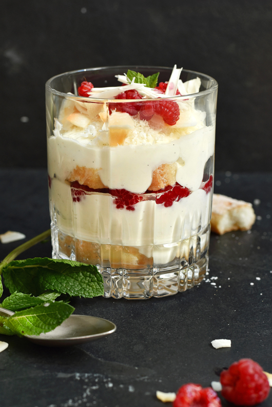 Sommerliches Kokos-Himbeer-Tiramisu