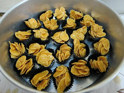 Motherhood journey: Baking kuih raya