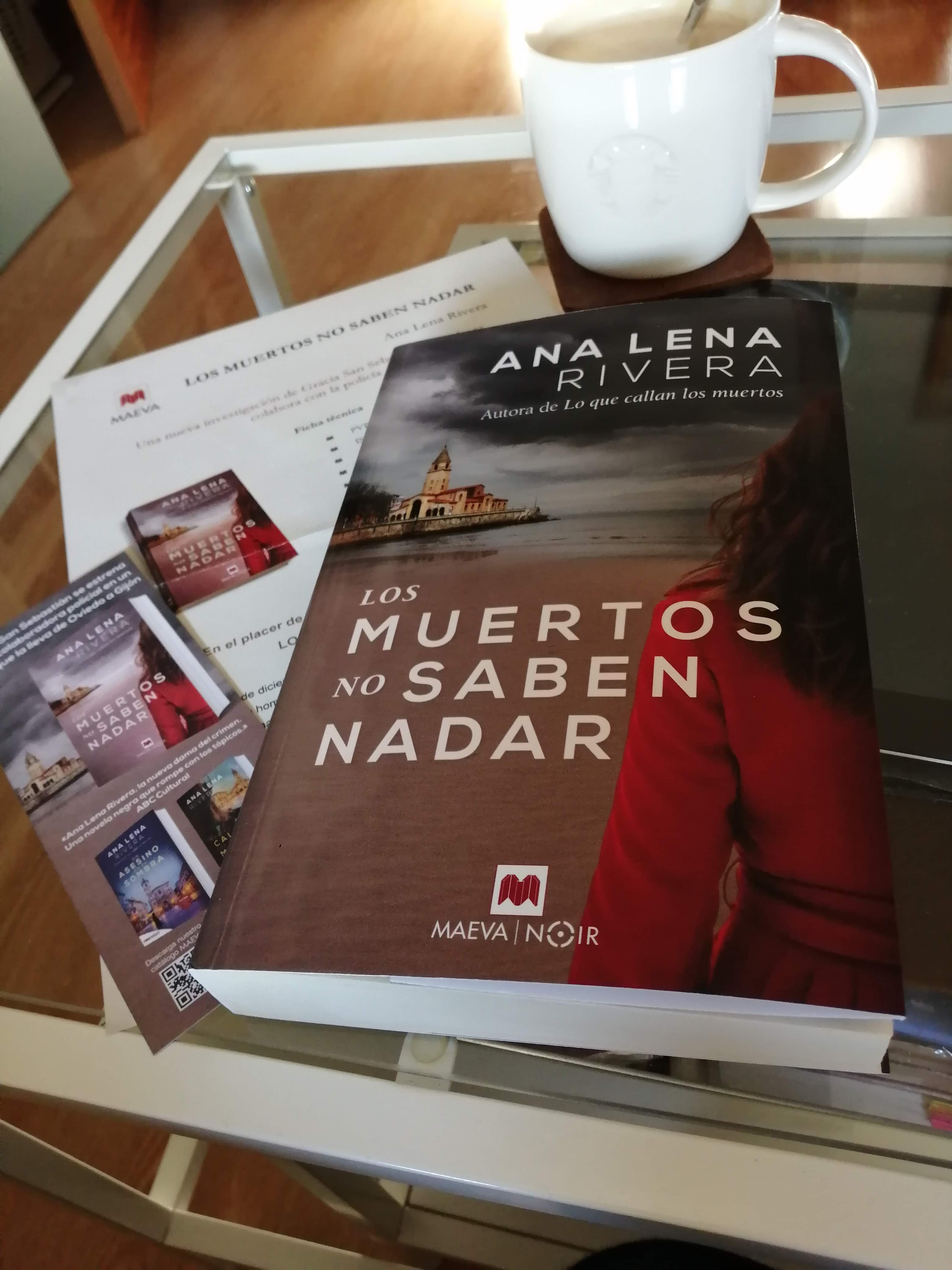 Leyendo bajo la luz de la luna Los muertos no saben nadar Leyendo bajo la luz de la luna Los muertos no saben nadar
