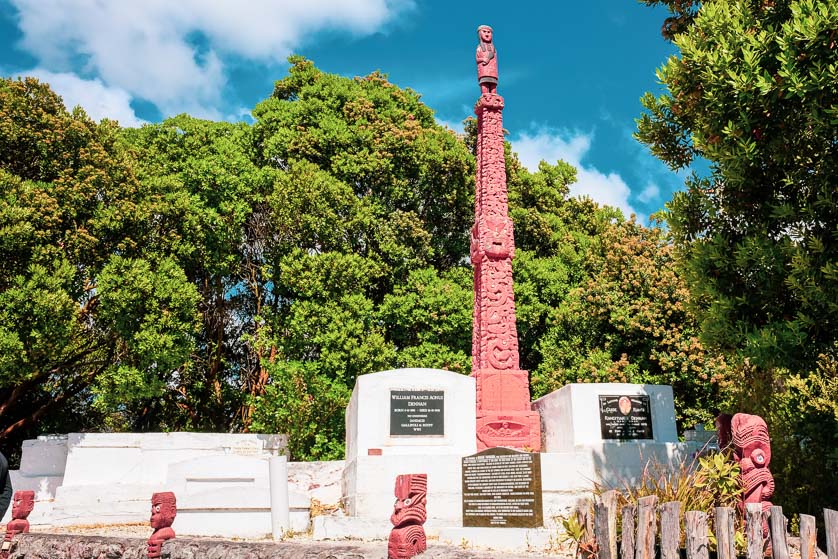 Memorial in Rotorua to Rangitīaria Dennan (née Ratema), New Zealand Maori tribal leader, teacher and tourist guide, and her husband, William, and to Maori ethnographer, Mākereti Papakura.