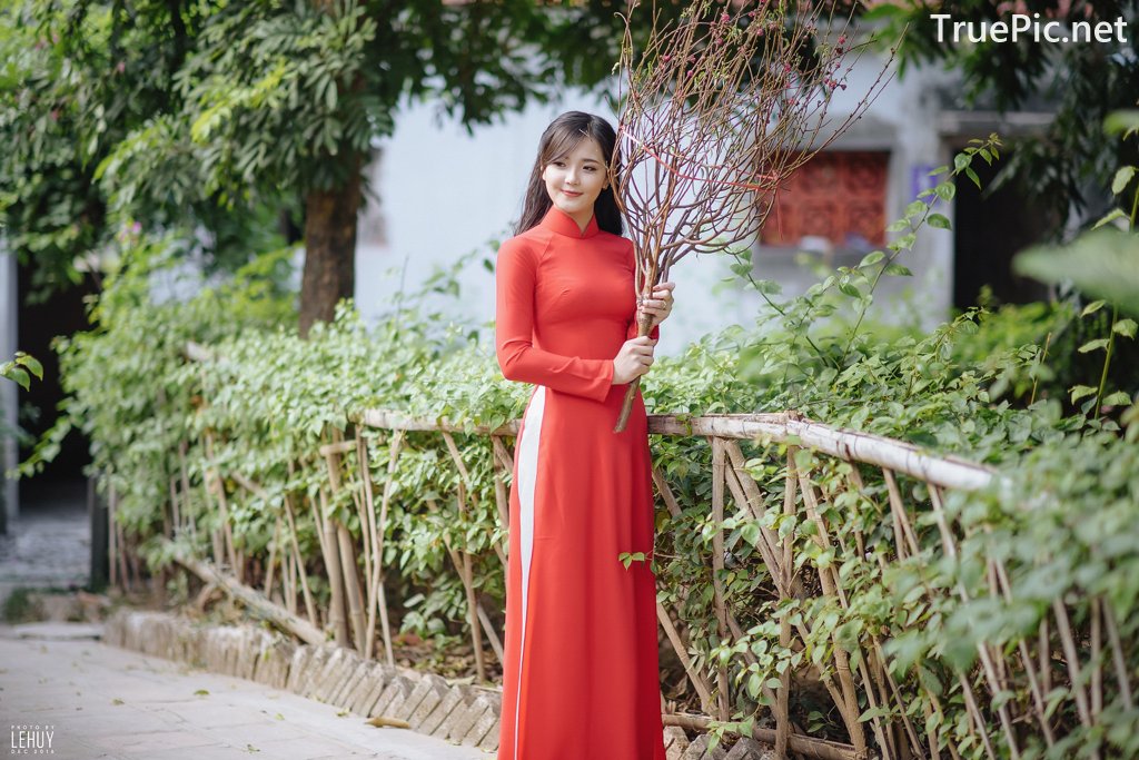 Image-Vietnamese-Model-Beautiful-Girl-and-Ao-Dai-Red-Vietnamese-Traditional-Dress-TruePic.net- Picture-2