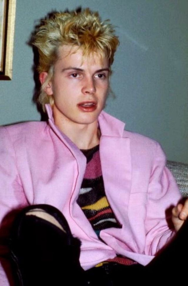 35 Fabulous Photos Show Billy Idol’s Styles in the 1970s and ’80s