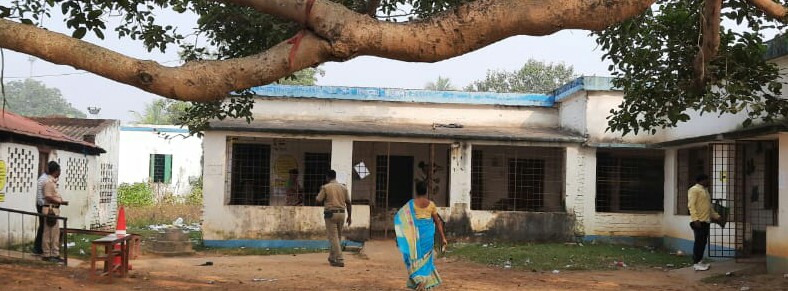 সকাল আটটা অবধি ঘুমই ভাঙেনি শহরের, ঢিলে ঢালা বুথে ভীড় খুঁজছে ক্যামেরা 1 সকাল আটটা অবধি ঘুমই ভাঙেনি শহরের, ঢিলে ঢালা বুথে ভীড় খুঁজছে ক্যামেরা