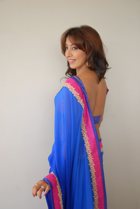 sanjana bare back in saree unseen pics