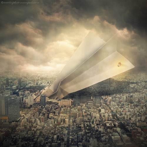 11-Air-Crash-Even-Liu-Surreal-Photo-Manipulations-and-the-Lantern-www-designstack-co