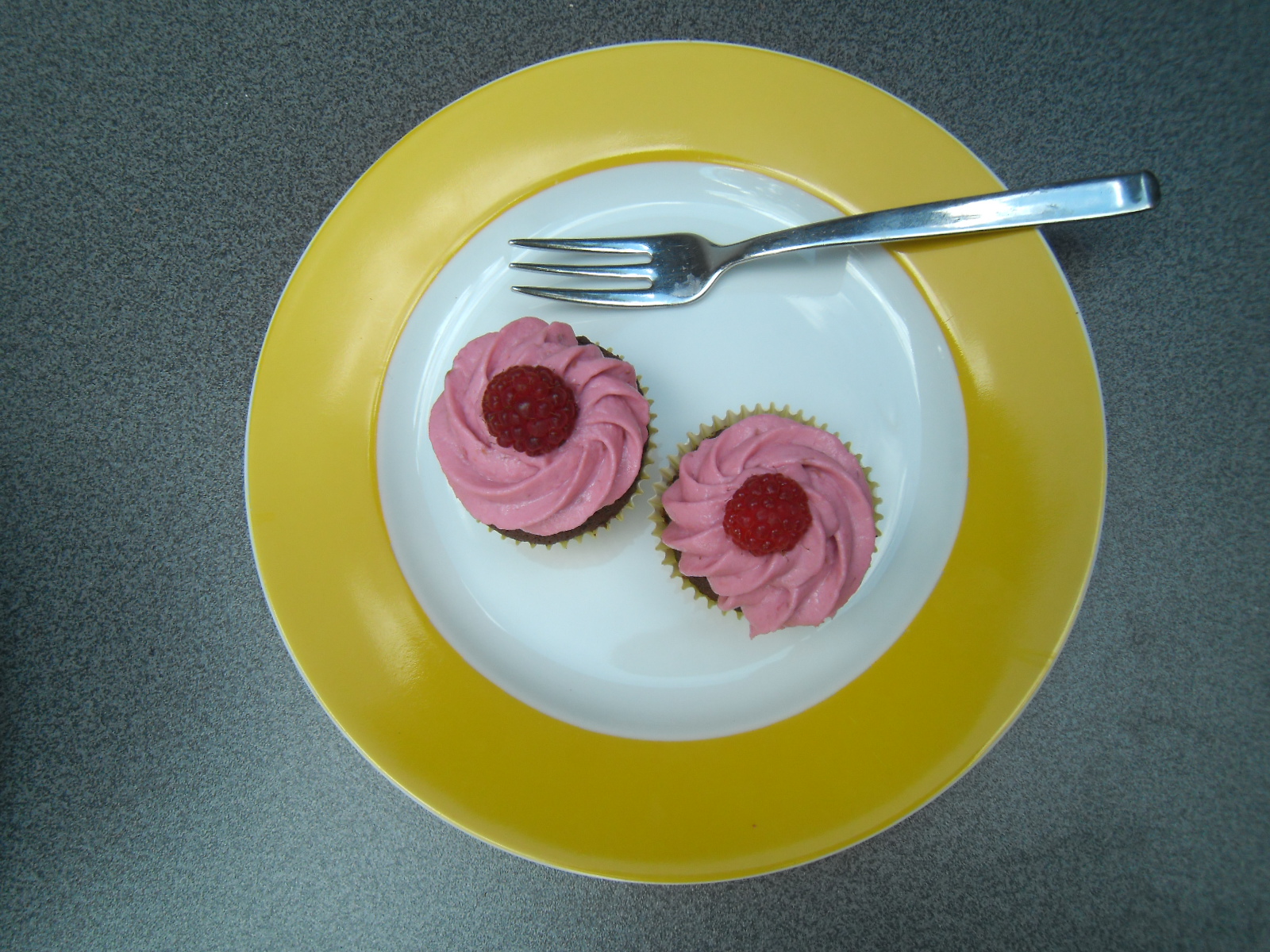 Cakepops, Cupcakes und co.: Schoko-küsst-Himbeere-Cupcakes