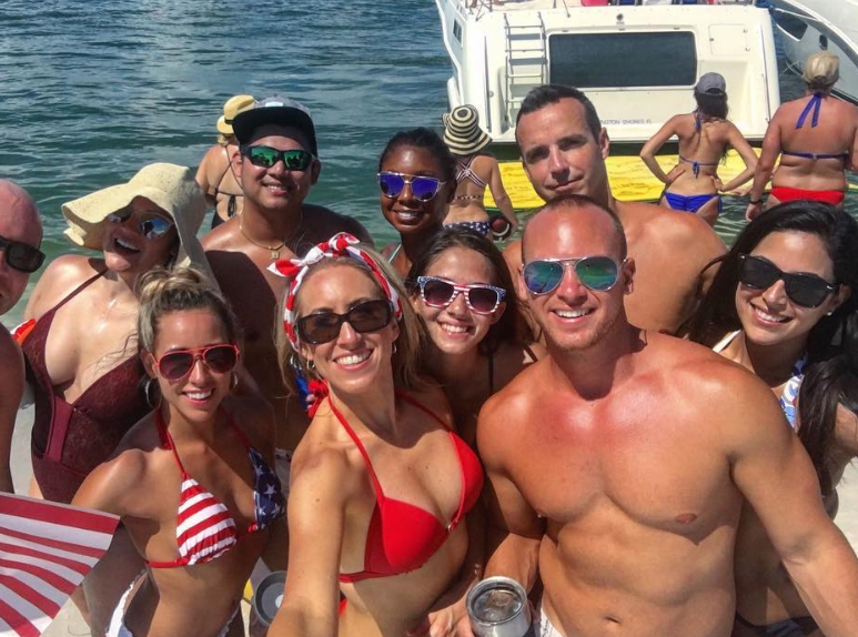 Sports Hotties: Hot pics of Tampa Bay Buccaneers ESPN reporter Jenna Laine
