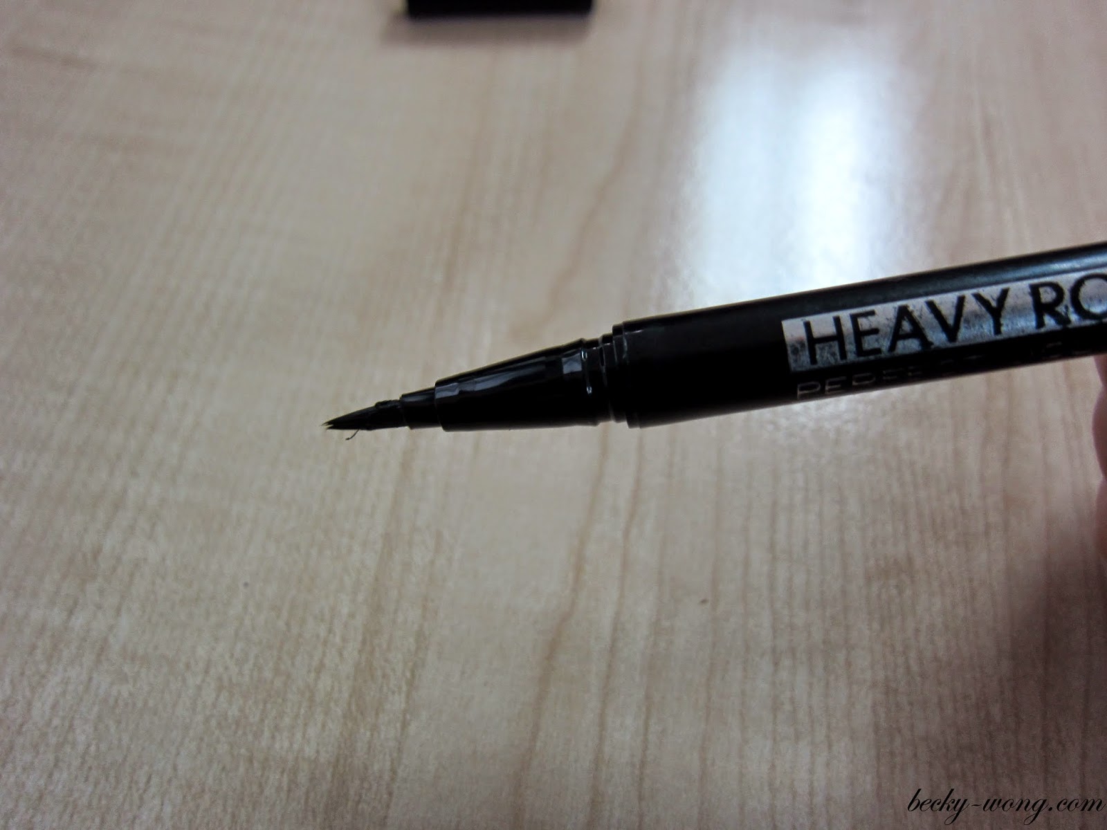 Kiss Me Heavy Rotation: Perfect Liquid Eyeliner | Becky-Wong