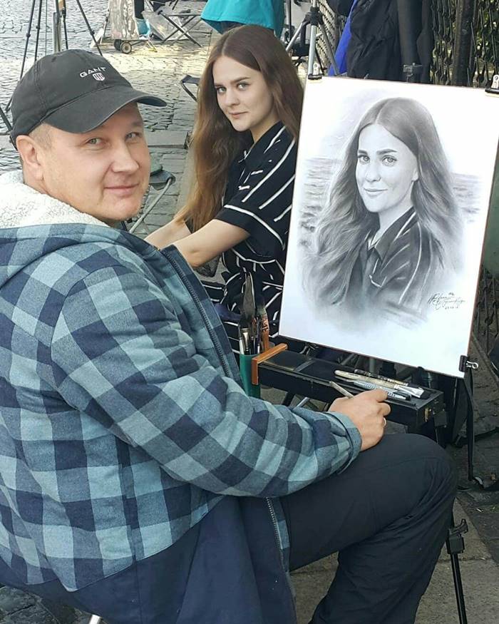 A street artist from St. Petersburg draws realistic portraits, and it takes him no more than an hour