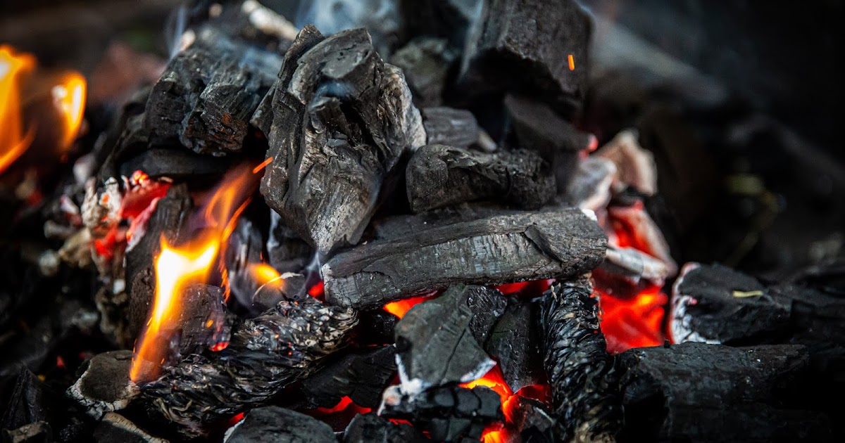 "Rake over old coals" nghĩa là gì?