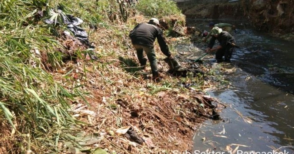 Satgas Subsektor 21 01 Rancaekek Angkat Sedimentasi Dan Sampah Dari Sungai Cimande Fakta Bandung Raya