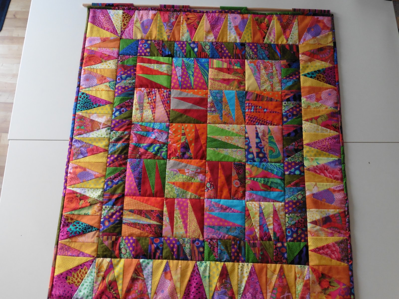 Heute wieder Bunt Kaffe Fassett Quilt aus "Glorious Patchwork"