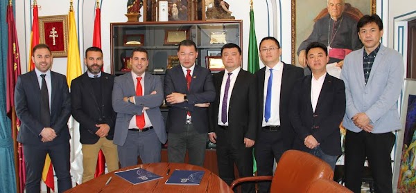 UCAM Murcia: Acuerdo de colaboración con empresa china Huaou Management