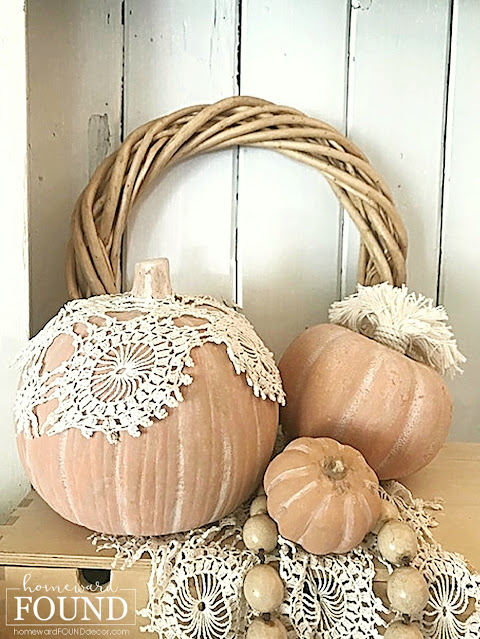 coastal style,beach style,decorating,diy decorating,re-purposing,white,DIY,vintage style,boho style,neutrals,vintage,thrifted,fall,pumpkins,fall decorating, pumpkin decor, decorating with pumpkins, diy pumpkins,lace pumpkins, crochet lace pumpkins,fall home decor,farmhouse decor, add lace doilies to pumpkins for boho style, boho chic fall home decor