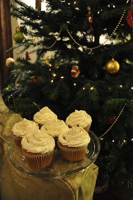 cinnamon cupcakes, christmas cupcakes