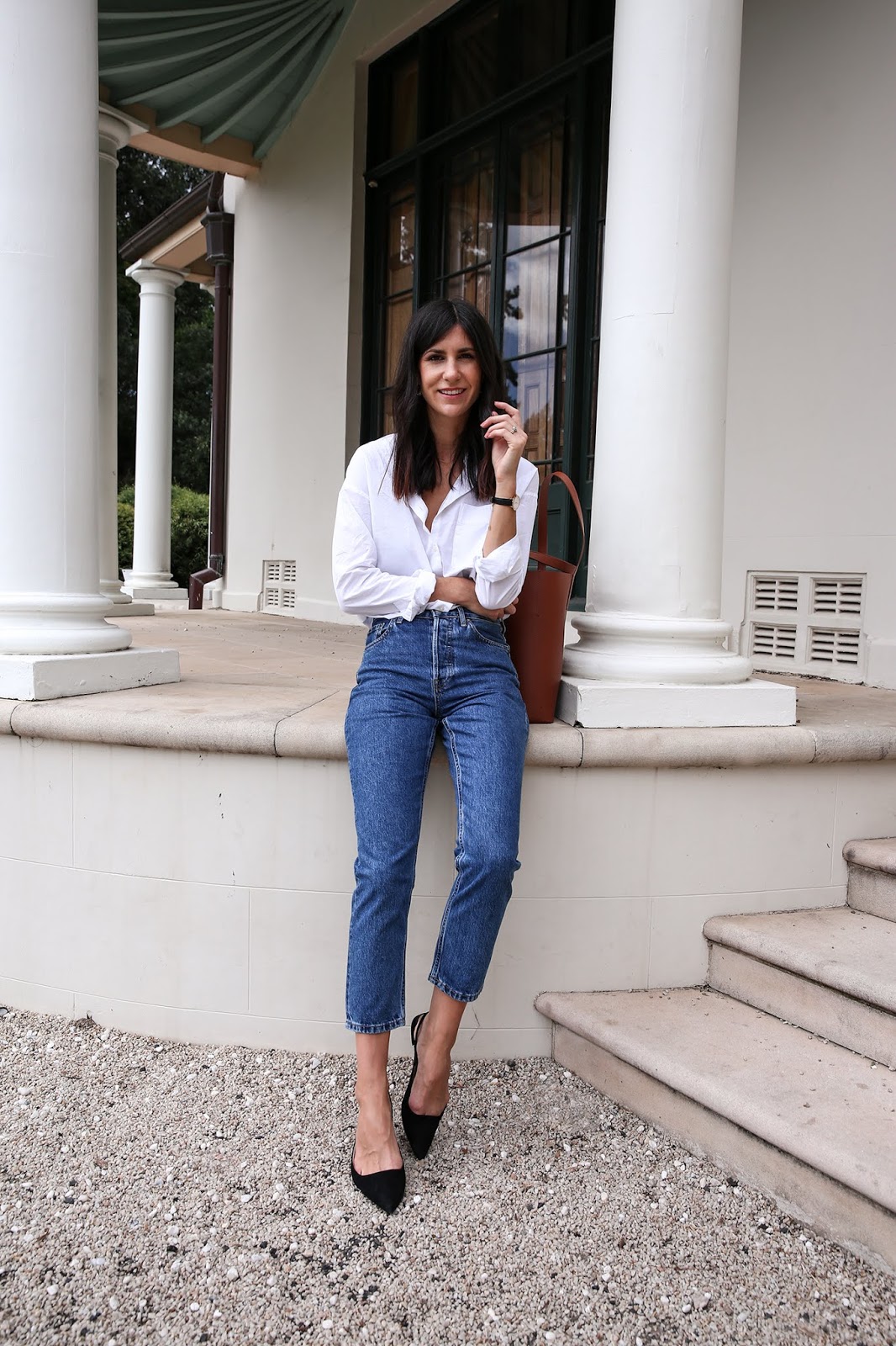 woman outfit of inspire _ white shirt & denim pants - DIMANCHE