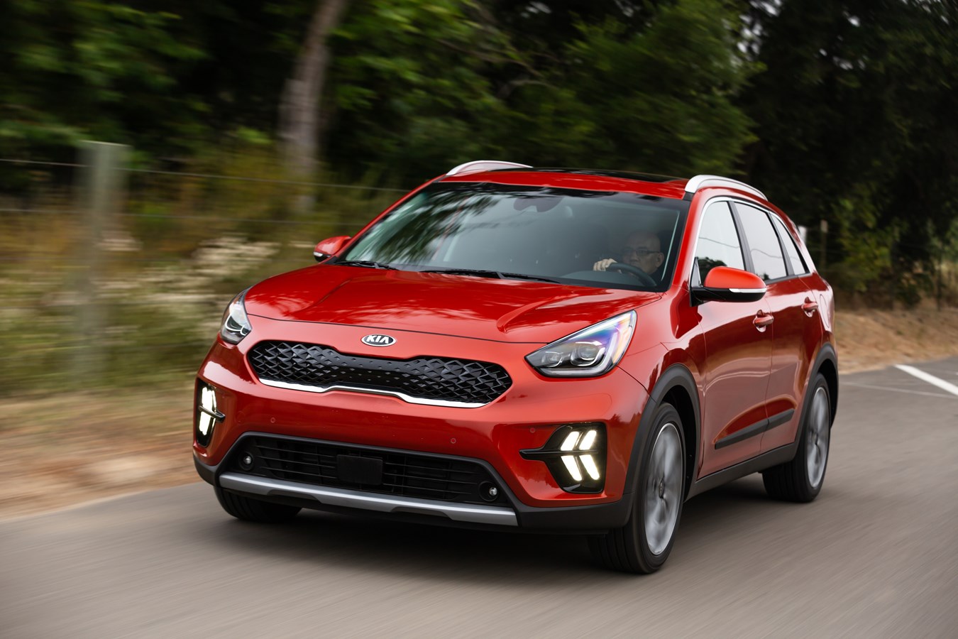 2020-kia-niro-hybrid-suv-promotional-video-and-vehicle-features