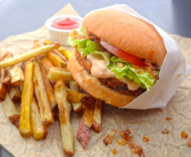 alt="burger,foods,Veggie Fry Burger,food recipes,recipes,yummy,delicious"