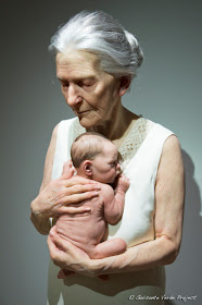 Anciana y Bebé, de Sam Jinks por El Guisante Verde Project