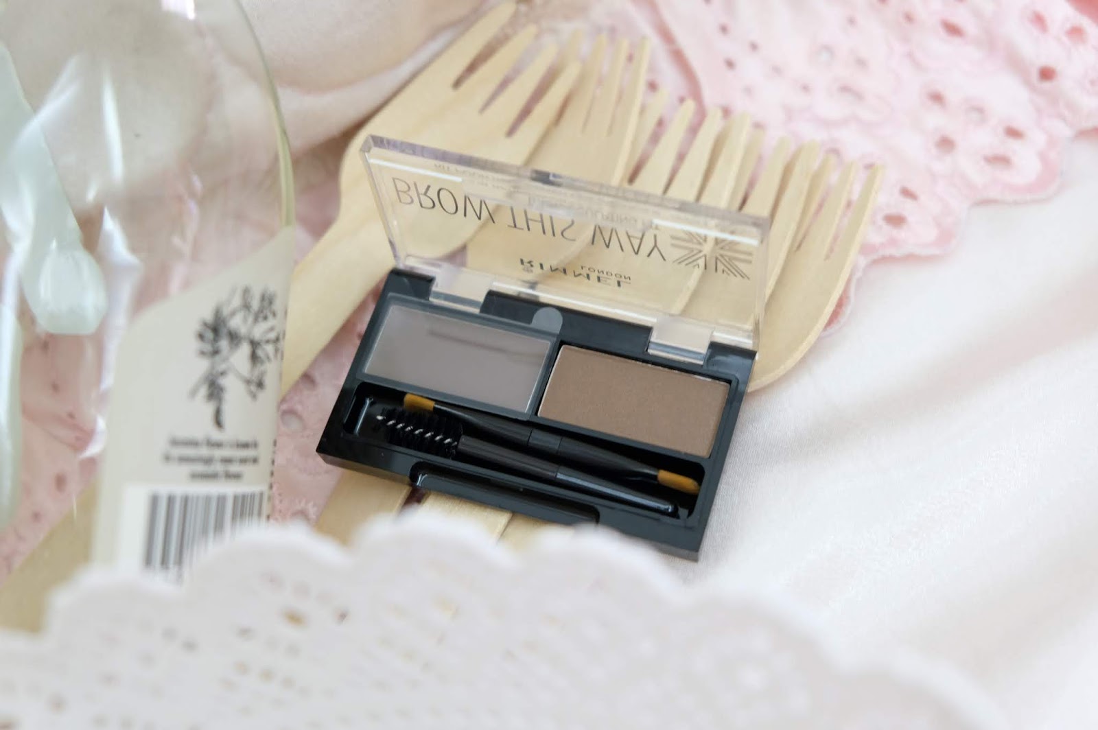 First Impression Rimmel Brow This Way Eyebrow Sculpting Kit 002 Medium Brown