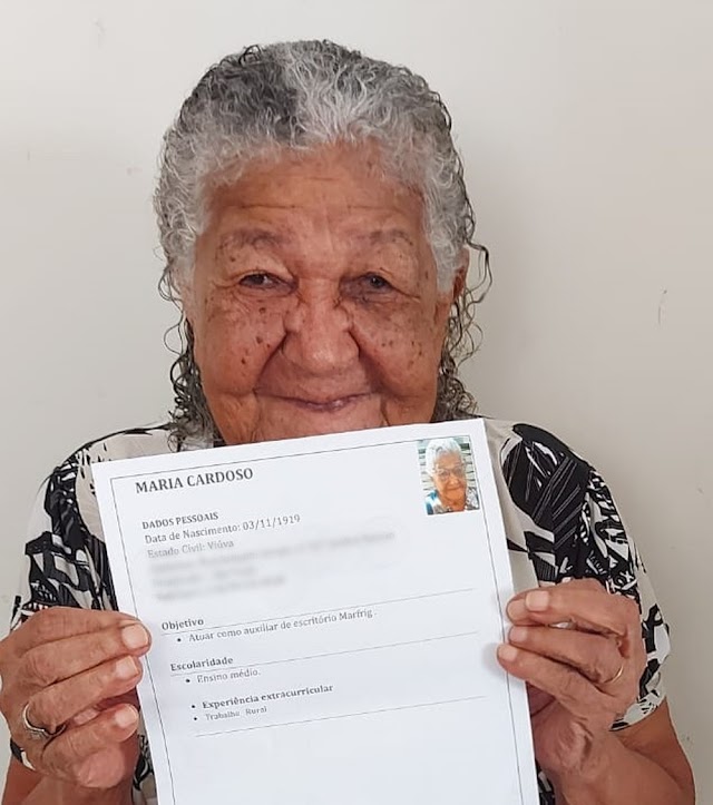 Idosa de 101 anos entrega currículo em empresa do interior de SP e caso viraliza na web: 'Para ajudar um pouco'