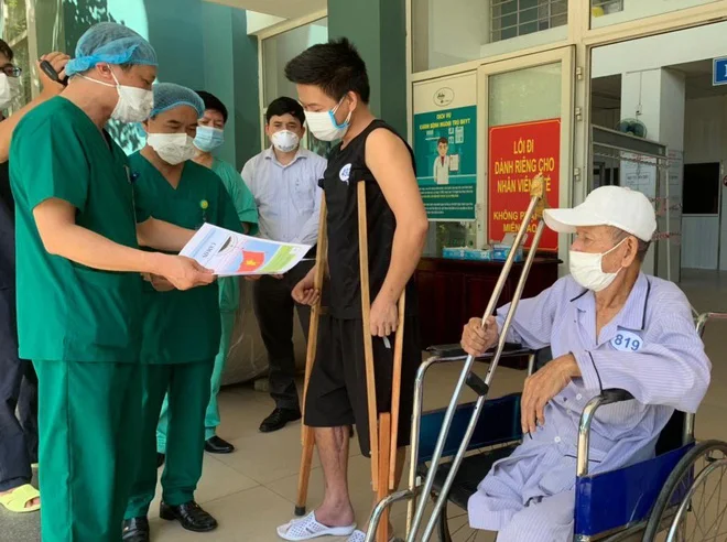 9 bệnh nhân khỏi Covid-19 ra viện 9 bệnh nhân khỏi Covid-19 ra viện