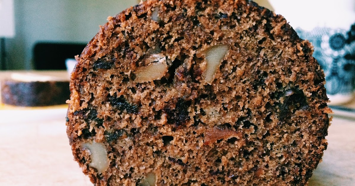 Alice Bakes a Cake: Banana, date and walnut loaf